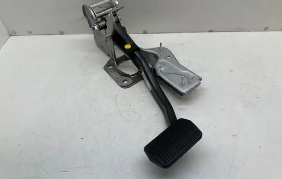 Ford Focus Brake pedal LX6C2D094KB