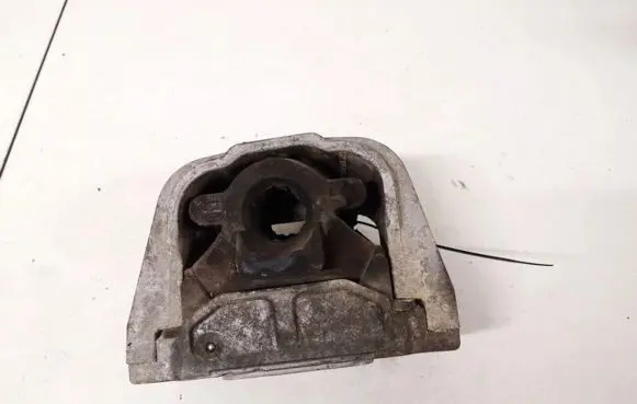 Volkswagen Golf V Engine mount bracket 1k0199262