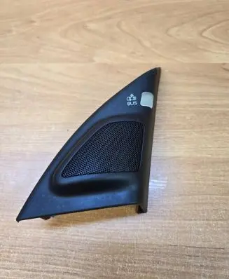 Volvo XC70 Side speaker trim/cover 
