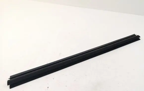 Nissan Qashqai Rubber seal rear door window/glass 