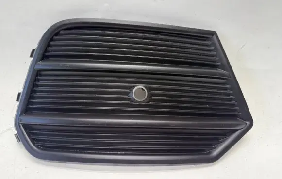 Audi Q3 8U Front bumper lower grill 8U0807682 8U0919268