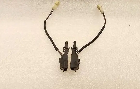 Volkswagen Touareg I Windshield washer spray nozzle 8E0955986