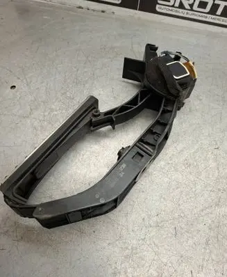 Mercedes-Benz E W211 Accelerator throttle pedal A2113000404