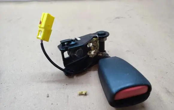 Volvo V70 Rear seatbelt buckle