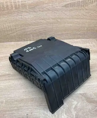 Volkswagen PASSAT B6 Fuse box cover 1K0937132F 1718006