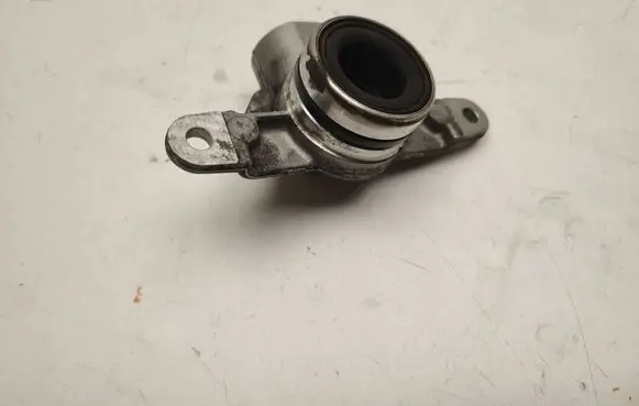 Mercedes-Benz E W212 other engine part A6420100131