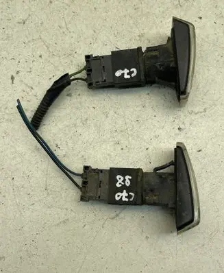 Volvo C70 Front fender indicator light 0142631