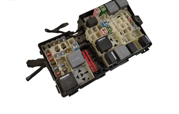 Volvo V40 Fuse module AV6T14A142AA