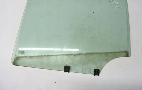 Peugeot 3008 I Rear door window glass 9686219510