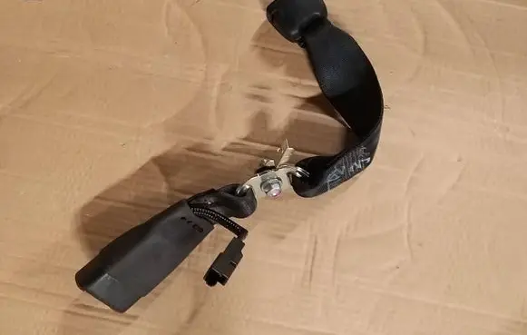 Toyota Yaris Rear seatbelt buckle 