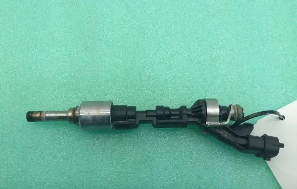 Jaguar F-Pace Fuel injector FX239F593AC