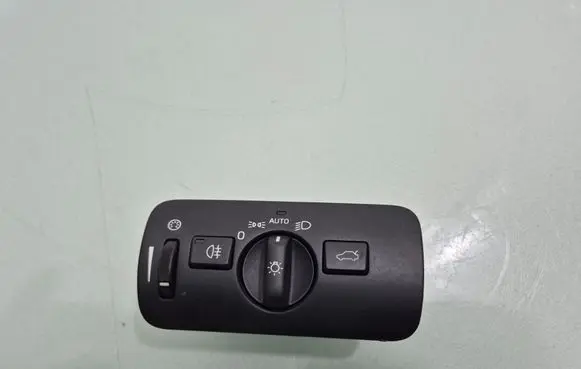 Volvo V40 Light switch 30739424