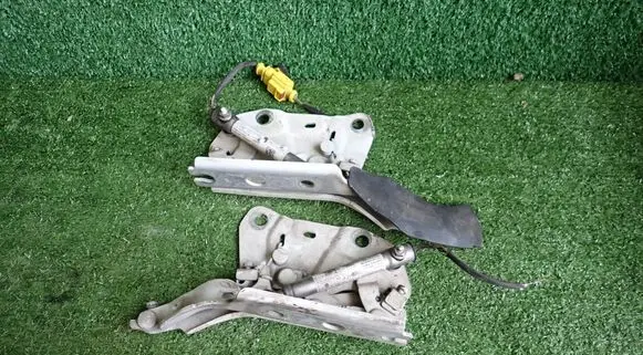 Volkswagen Touran III Engine bonnet/hood hinges 