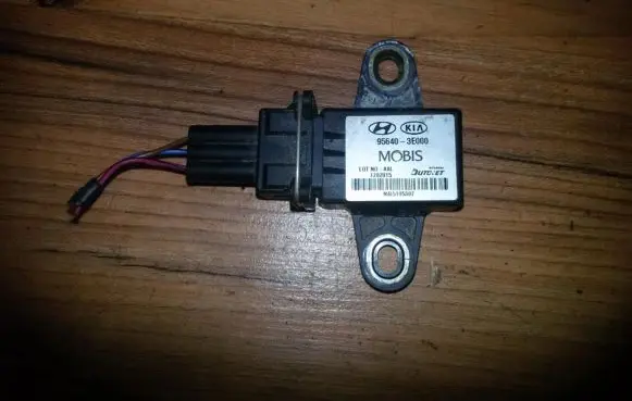 KIA Sorento ESP acceleration yaw rate sensor 956403e000