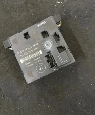 Mercedes-Benz E W211 Door control unit/module 2118201526 030208R 356805