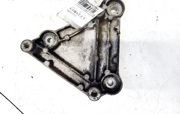 Opel Insignia A Engine mounting bracket