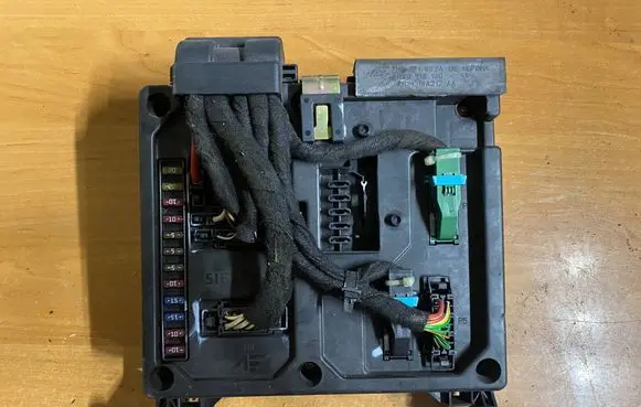 Seat Alhambra (Mk1) Fuse module 7M0971882A S110730300 S108151001