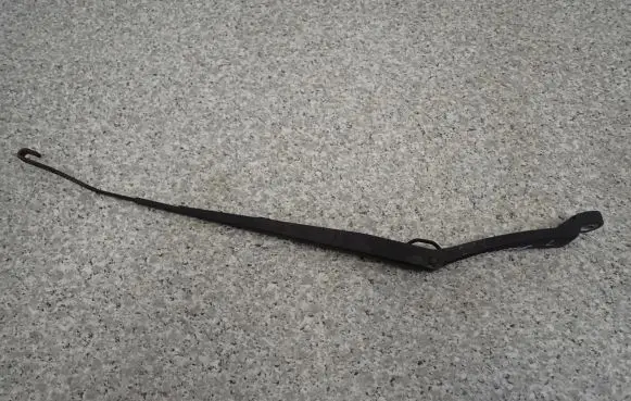 Front wiper blade arm