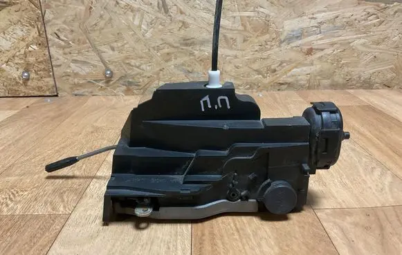 Mercedes-Benz A W168 Front door lock 