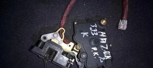 Mazda 323 Front door lock