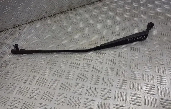 Peugeot 407 Front wiper blade arm