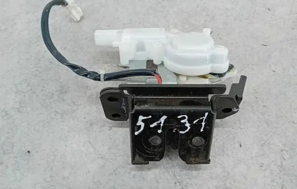 Mazda 5 Tailgate lock latch B6701