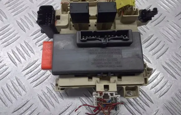 Toyota Corolla E110 Fuse box set 82641-12150