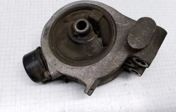 Mitsubishi Space Wagon Engine mount bracket