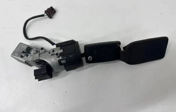 Citroen C4 I Ignition lock 9663123380