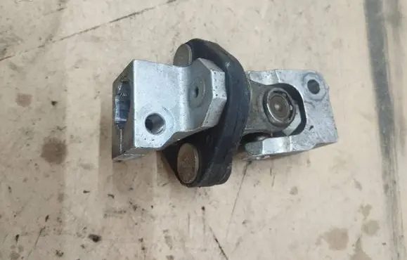 Mercedes-Benz E W211 Steering column universal joint A1684620378