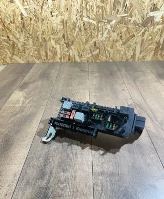Mercedes-Benz C W204 Fuse module 168298 1670660 525354