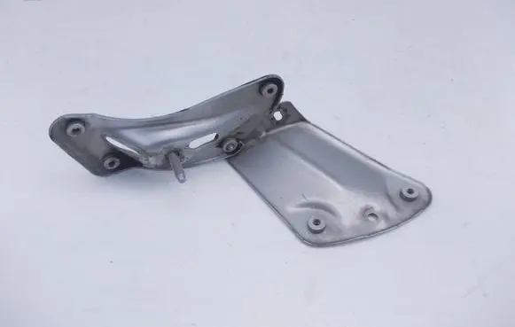 Skoda Yeti (5L) Fender mounting bracket 5L0821141 1Z081069A