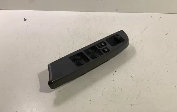 Nissan Navara D22 Electric window control switch 80961VJ400