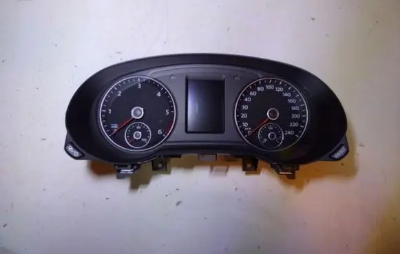 Volkswagen Sharan Speedometer (instrument cluster) 7N0920870Q