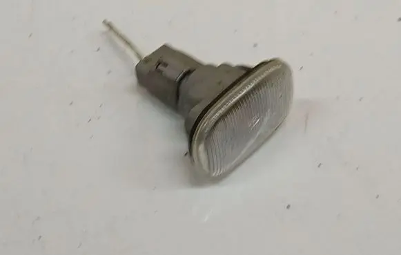 Toyota Avensis T250 Front fender indicator light E2E2