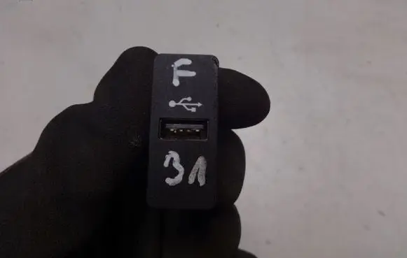 BMW 3 F30 F35 F31 USB socket connector 9230248