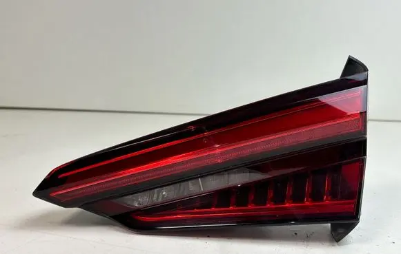 Audi A5 Tailgate rear/tail lights 8W6945094A