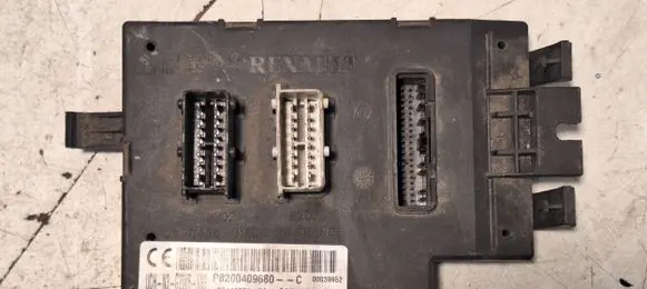 Renault Trafic II (X83) Comfort/convenience module 281187388A P8200409680 00039952