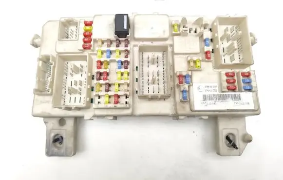 Ford Kuga I Fuse module 7M5T14A073JE 8V4T14014BAE