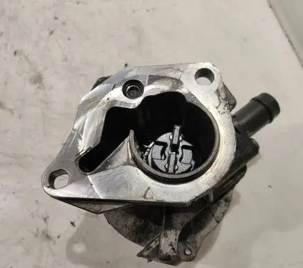 Renault Megane III Vacuum pump