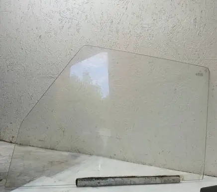 Mercedes-Benz 100 W631 Front door window glass four-door 43R001005