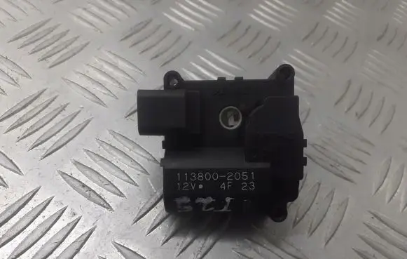 Toyota Avensis Verso A/C air flow flap actuator/motor A113800-2051