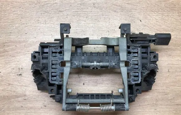 Audi A8 S8 D3 4E Front door exterior handle/bracket 8H0959985B
