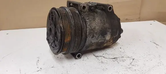 Volvo V70 Air conditioning (A/C) compressor (pump) 887B040703 P3076139