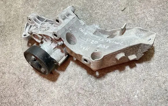 BMW 1 F20 F21 Generator/alternator bracket 