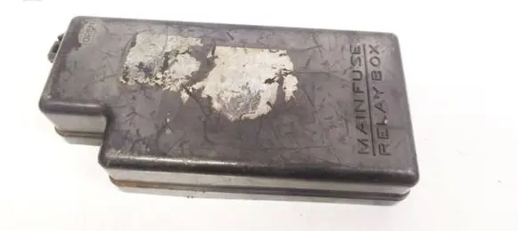 Subaru Impreza I Fuse box cover 