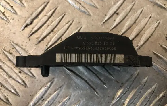 Mercedes-Benz E W211 Airbag deployment crash/impact sensor A0018209326 25571179A4
