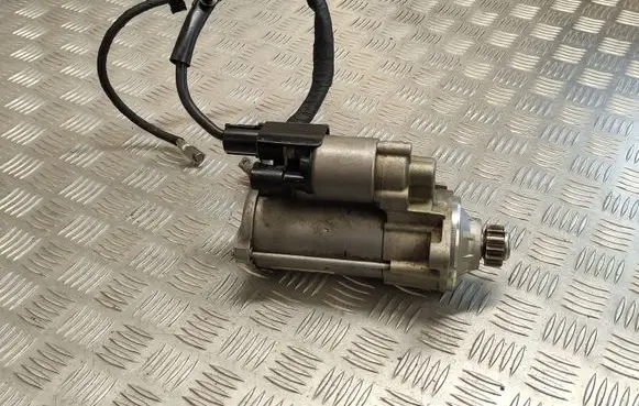 Volkswagen Golf VII Starter motor 02E911024B 0001179518