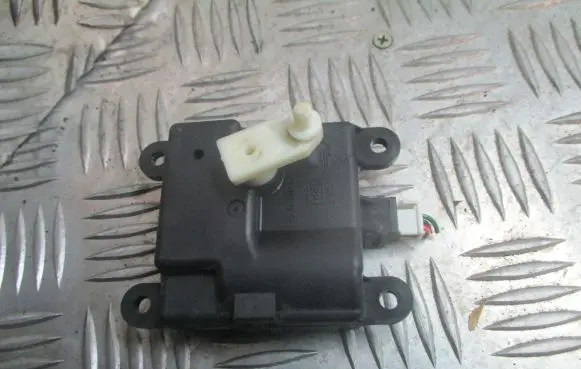 Nissan Almera Tino A/C air flow flap actuator/motor 3C27030850
