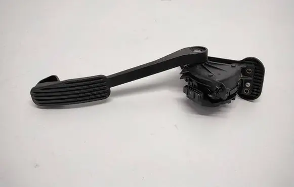 Volvo V70 Accelerator throttle pedal 9496822 B120 00776934